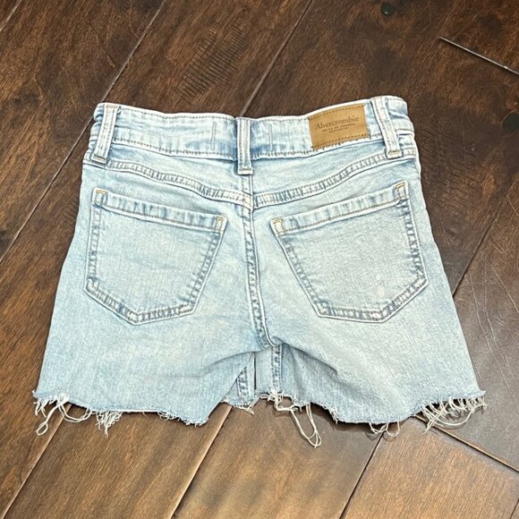 Ambercrombie Kids 7/8 high rise cut off Jean Shorts - Picture 6 of 6